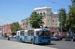 352