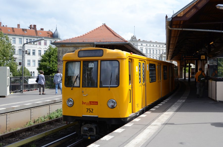 752