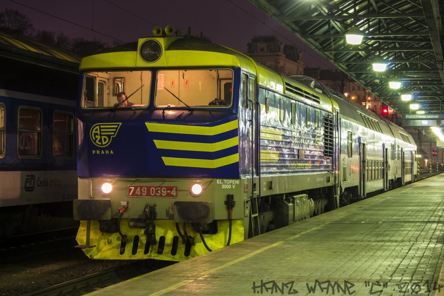 749 039-4