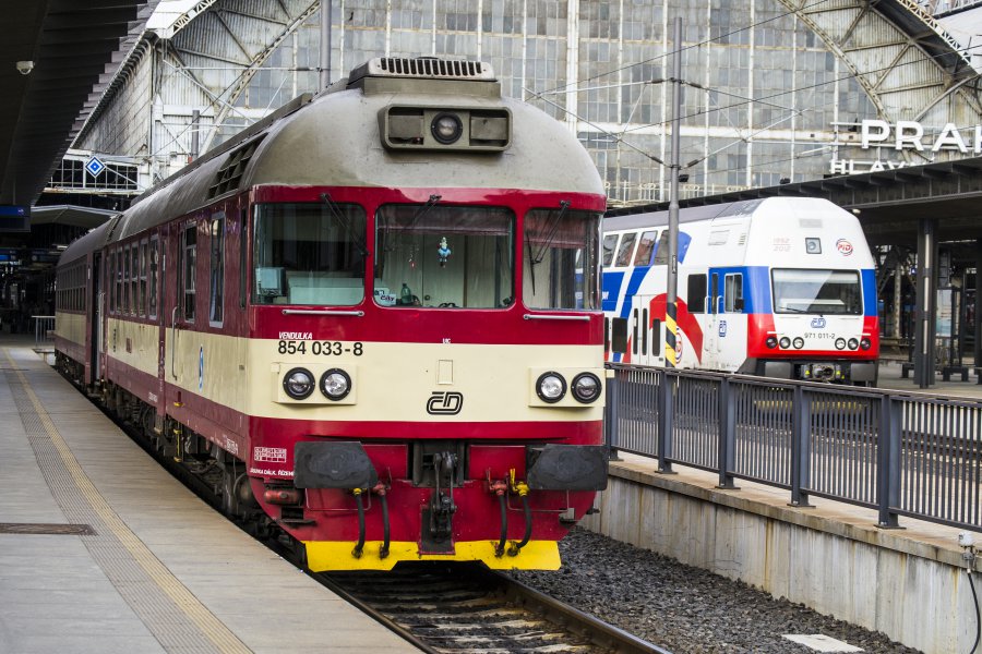 854 033-8