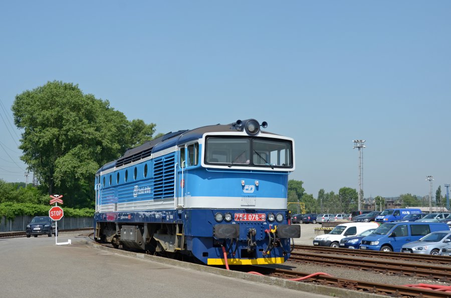 754 076-8