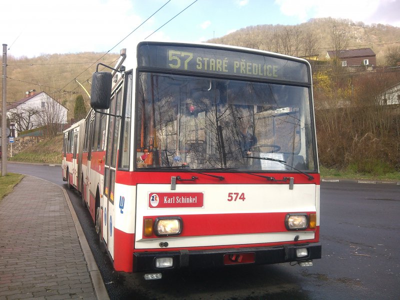 574