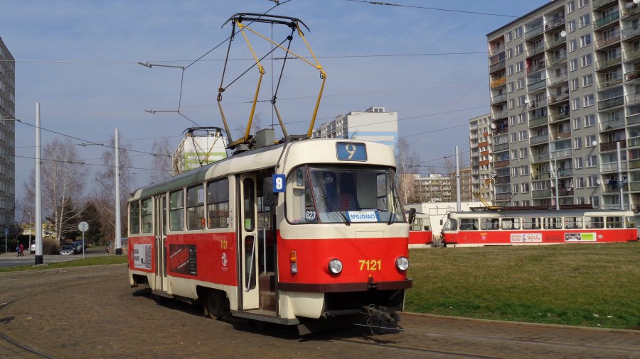 7121