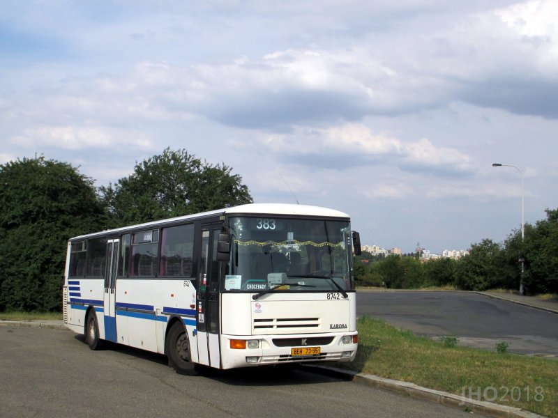 8742