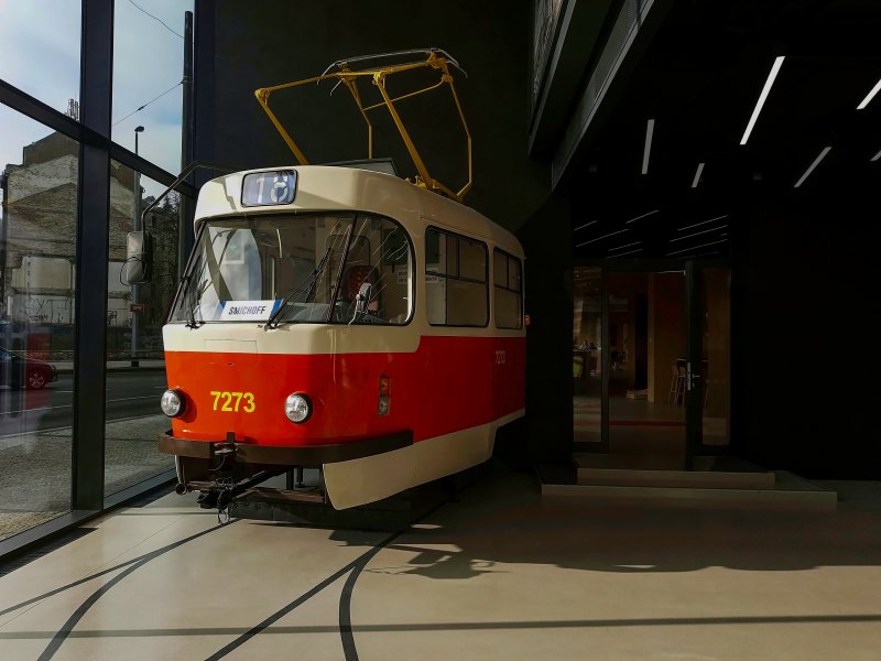 7273