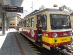 Elektrický vozeň 411.903-8 "Philadelphia" stojí na začiatočnej zastávke Trenčianska Teplá