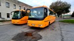 Autobusy odpočívajú pri vlakovej stanici Hidasnémeti