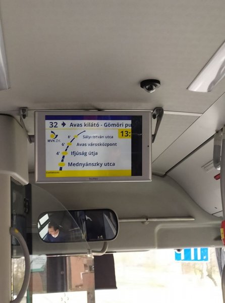 Displej BUSTEC v autobuse MAN