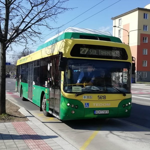 5618