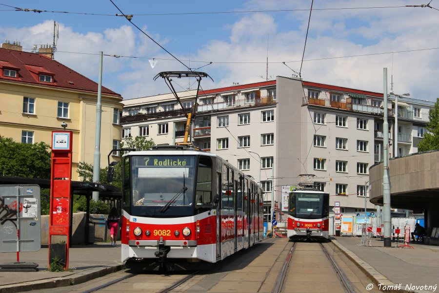 9082