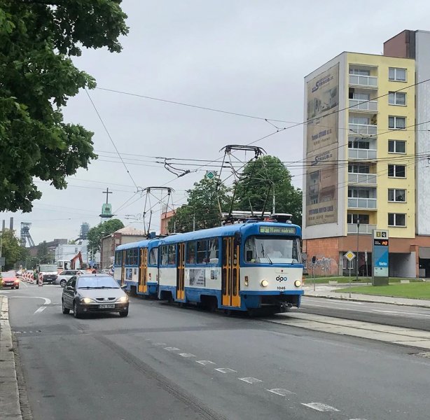 1046+992