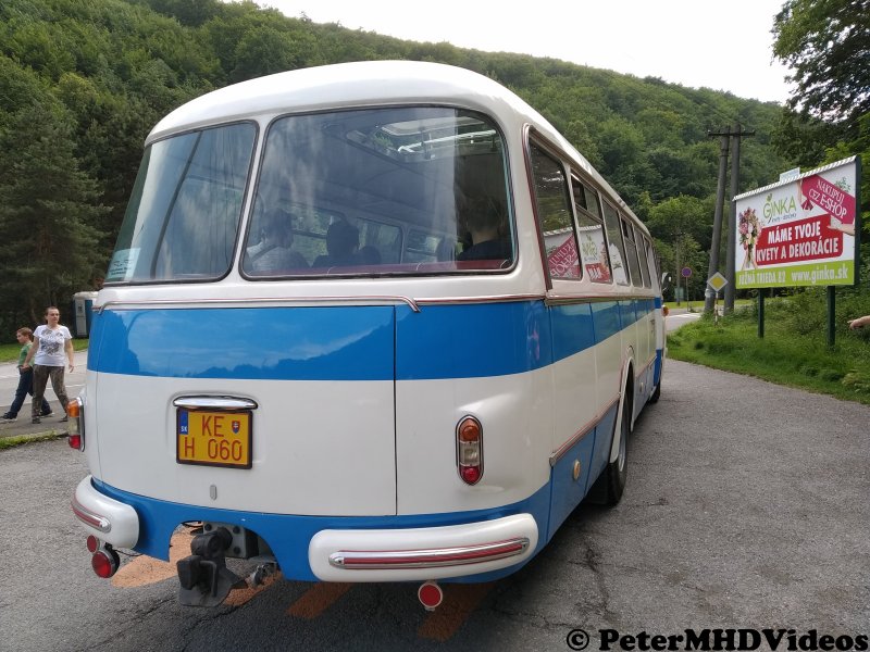 Autobus Škoda 706 RTO Car na zastávke Čermeľ