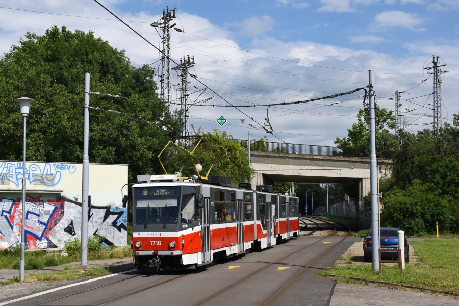 1718
