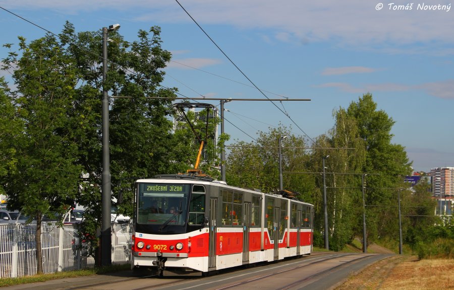 9072