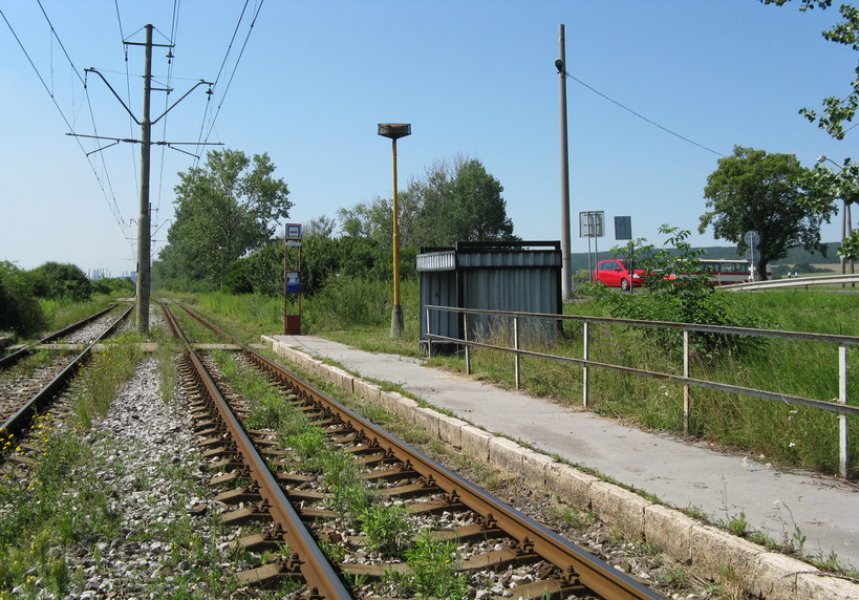 Električková zastávka Poľov, rázcestie