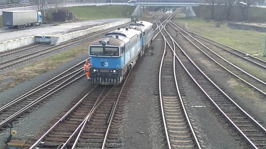 753 757-4