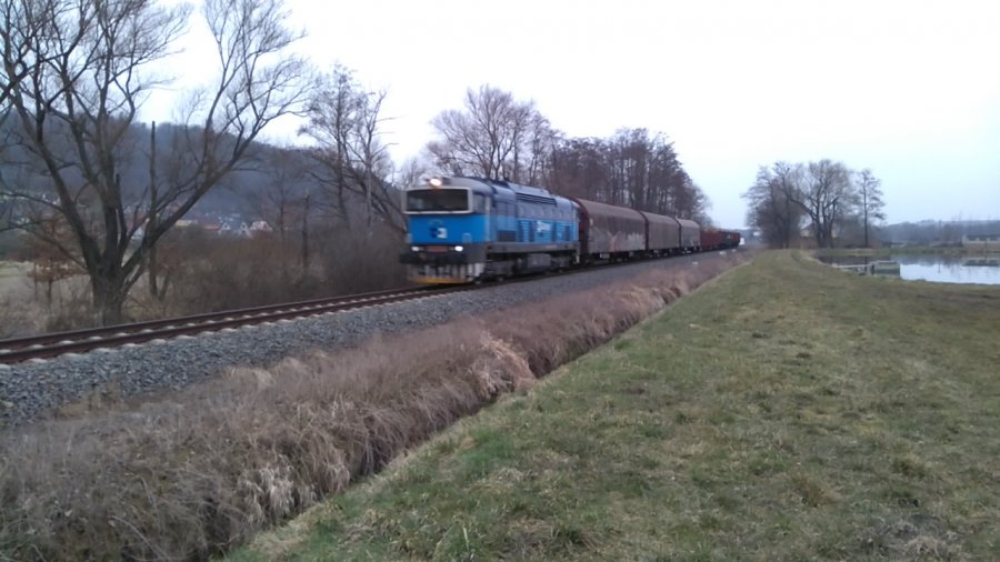 753 772