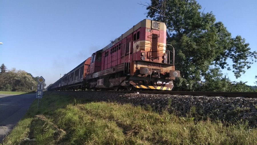 742 272-8
