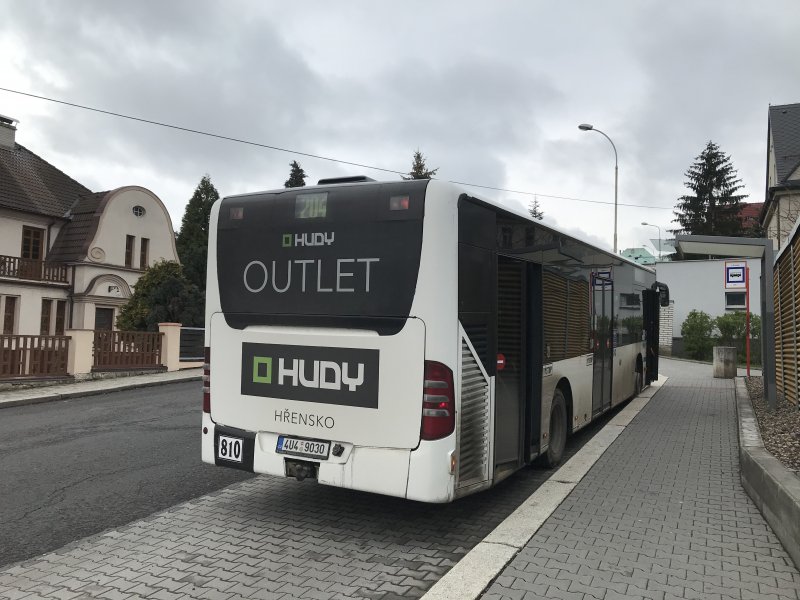 810