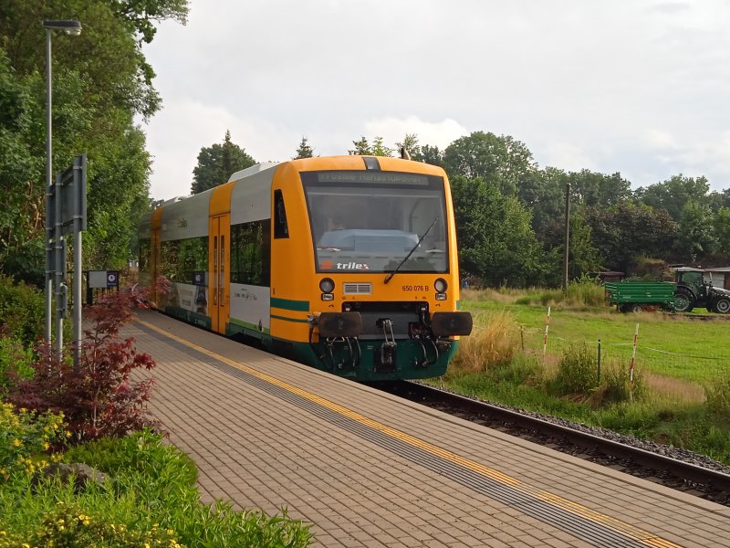 650 076