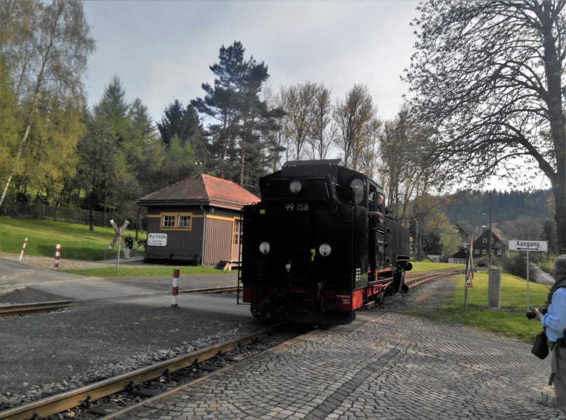 99 758