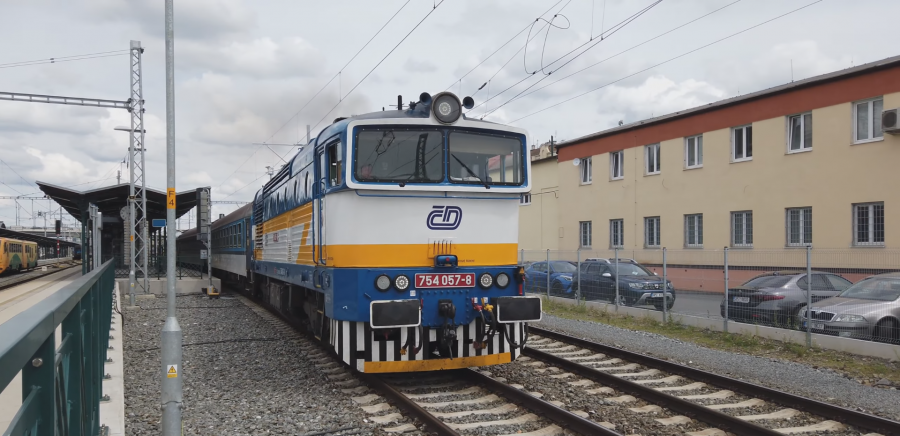 754 057-8