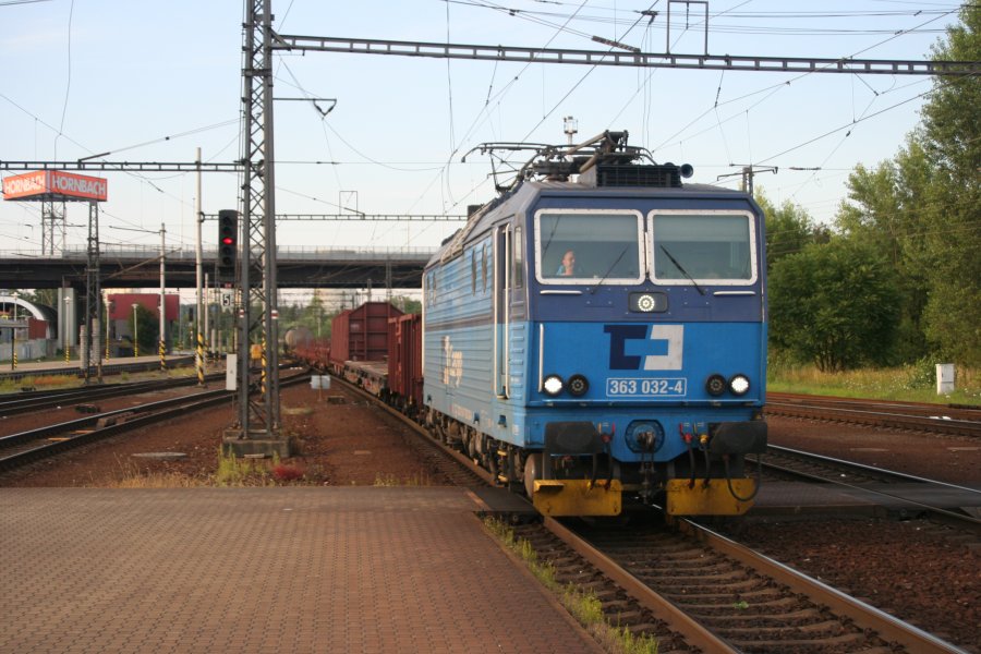 363 032-4
