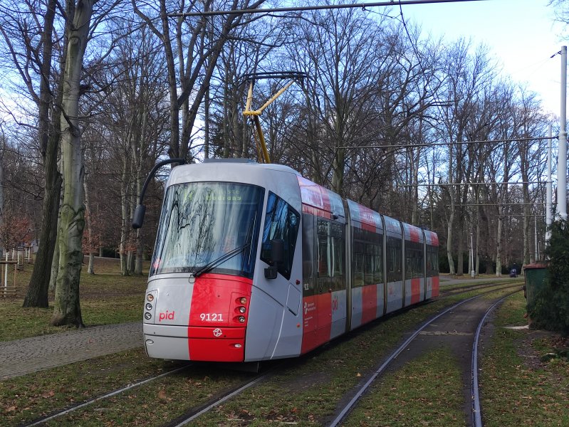 9121