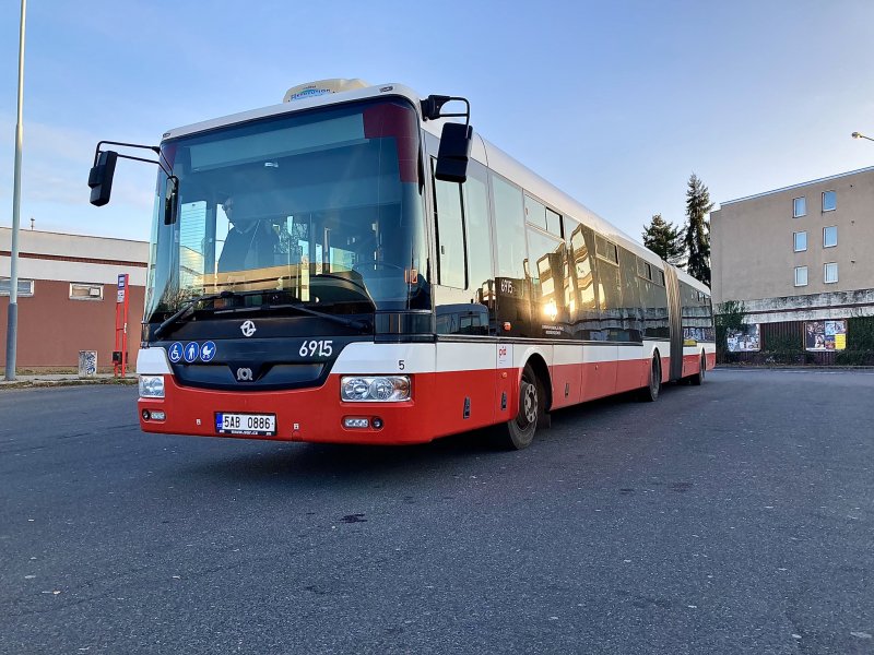 6915