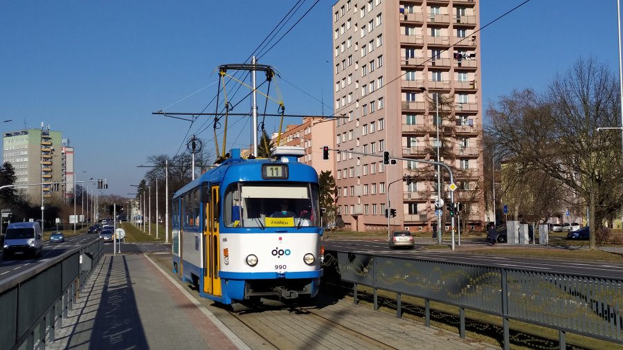 990