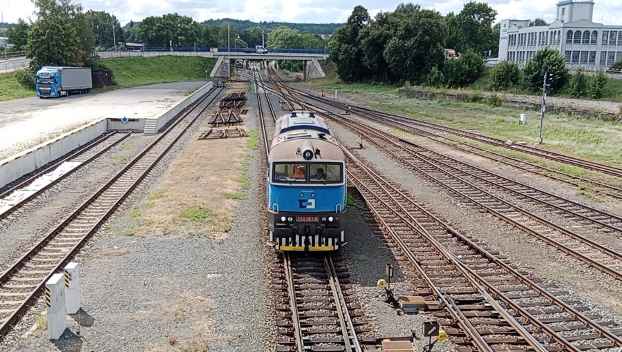 753 761-6