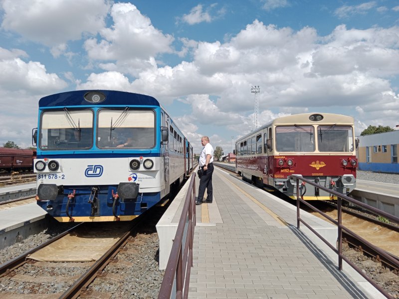 811 678-2