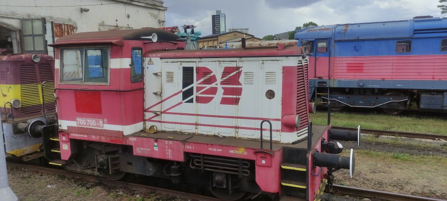 700 700-8