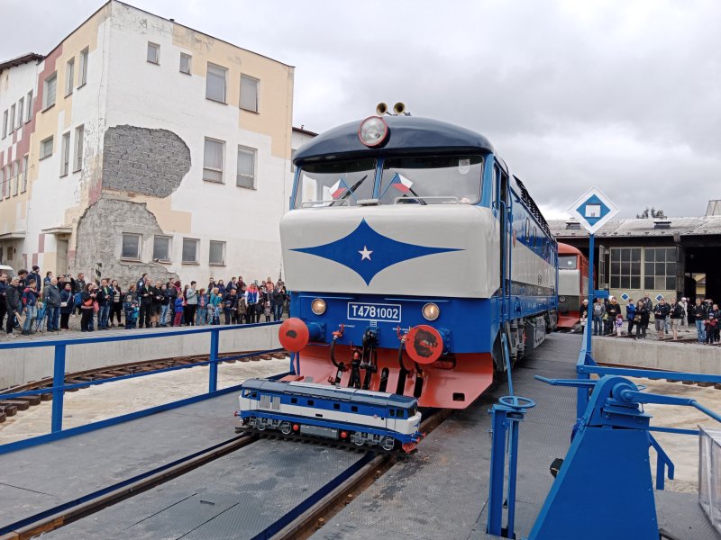 751 002-7