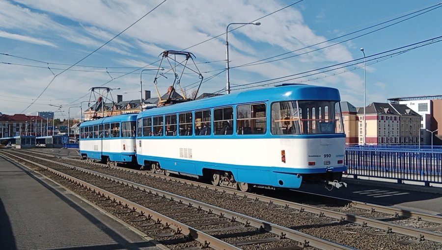 990