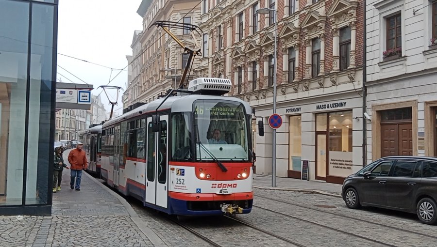 252