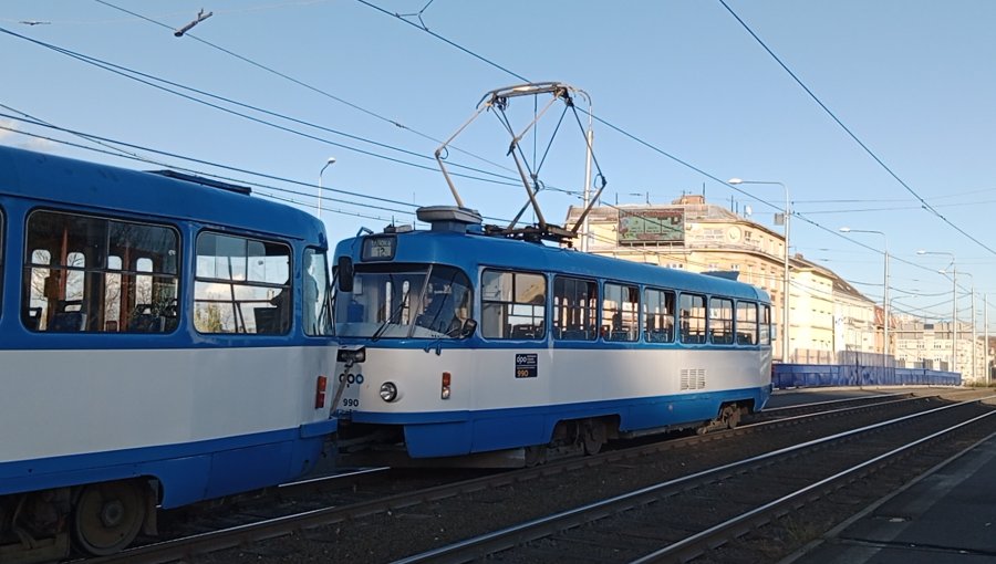 990