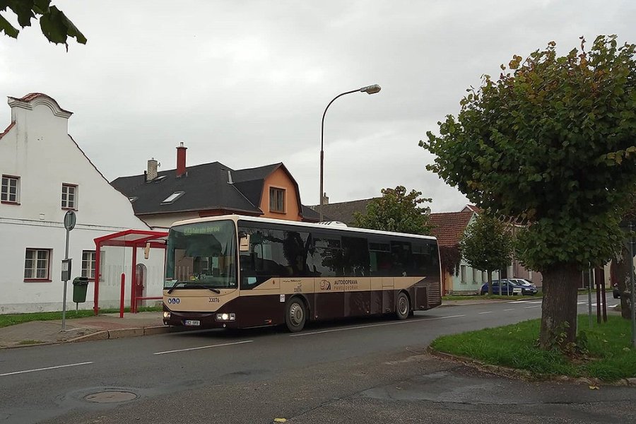 33076