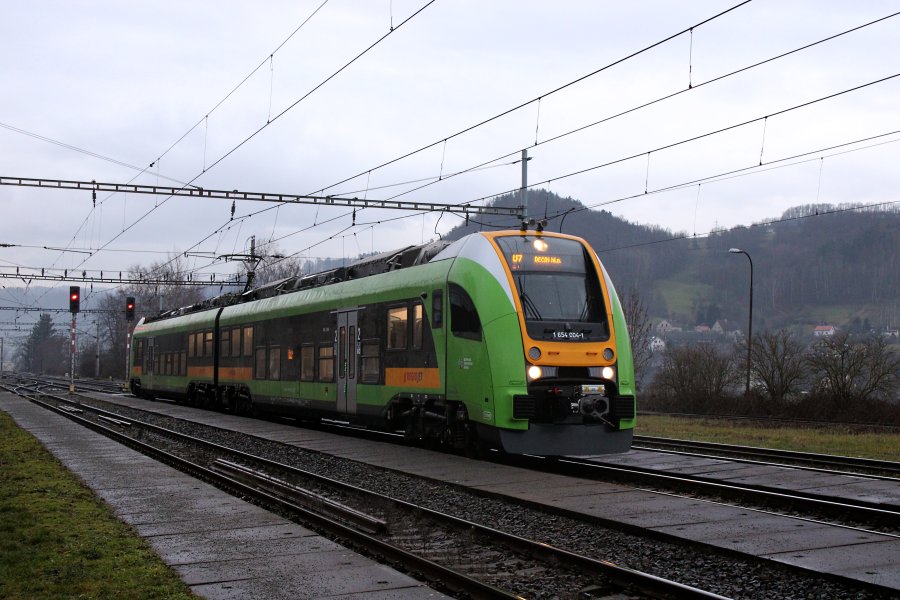 654 004-1 - PESA 27WE ELF - RegioJet ÚK - MHDfoto.cz