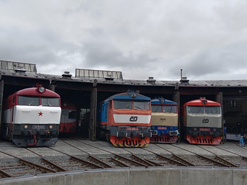 749 251-5