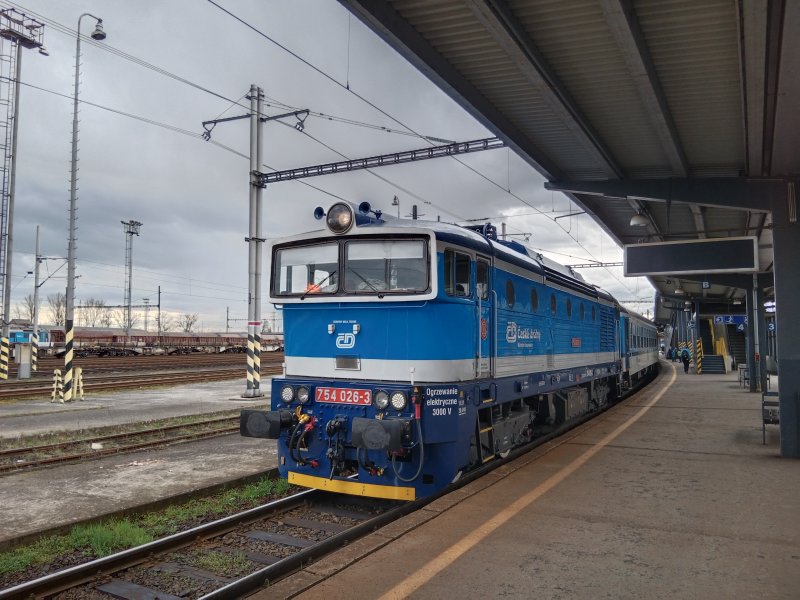 754 026-3