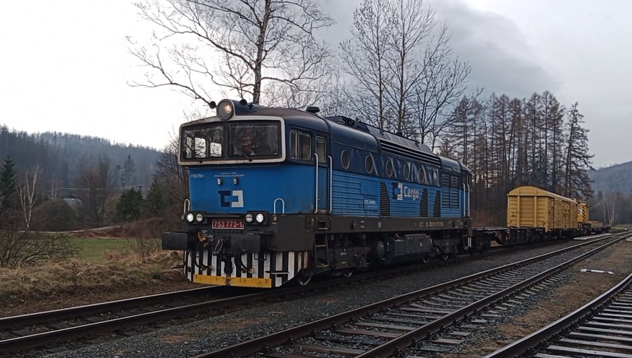 753 773-1