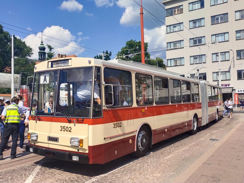 3502