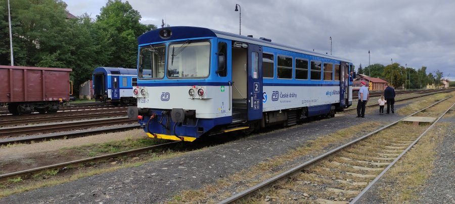 810 228-7
