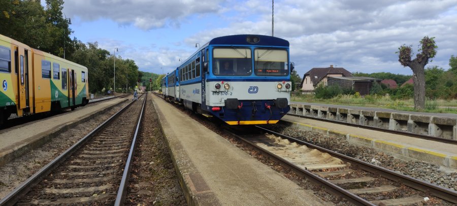 810 570-2