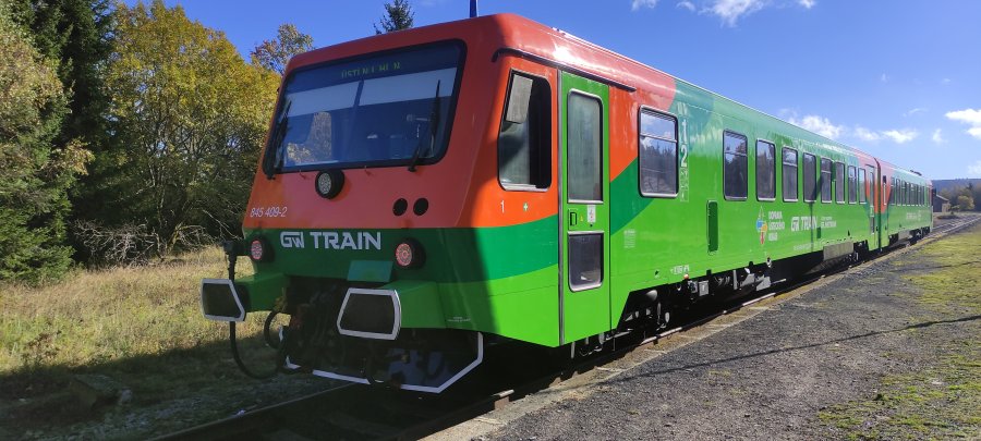 845 409-2