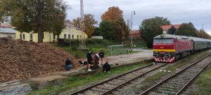 749 253-1
