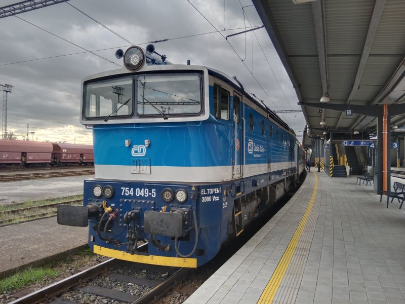 754 049-5
