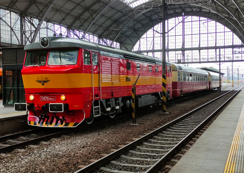 751 033-2