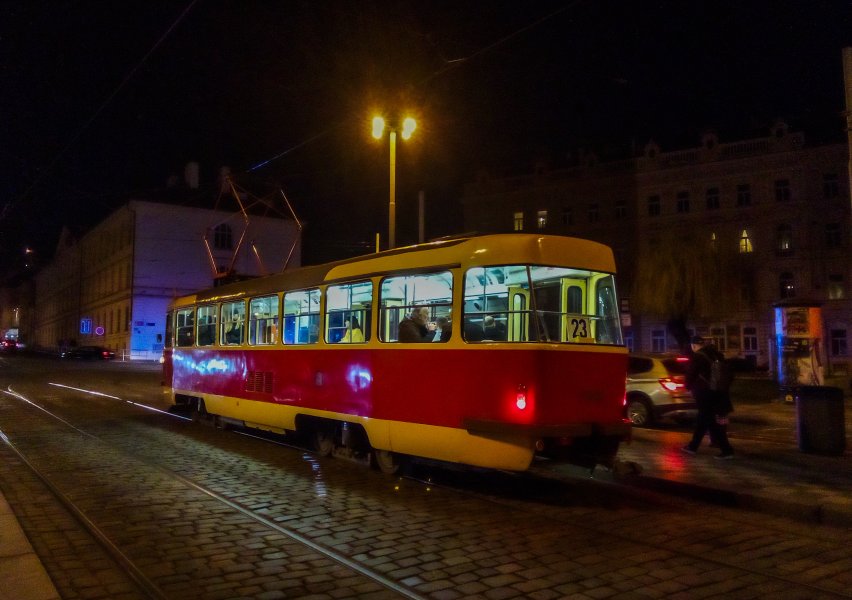 7001